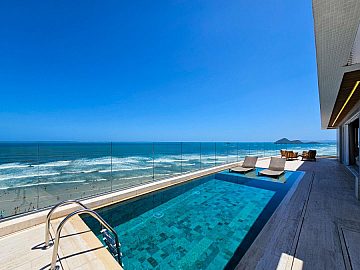 Cobertura penthouse frente ao mar � venda na Riviera